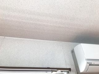 天井壁紙しわしわ